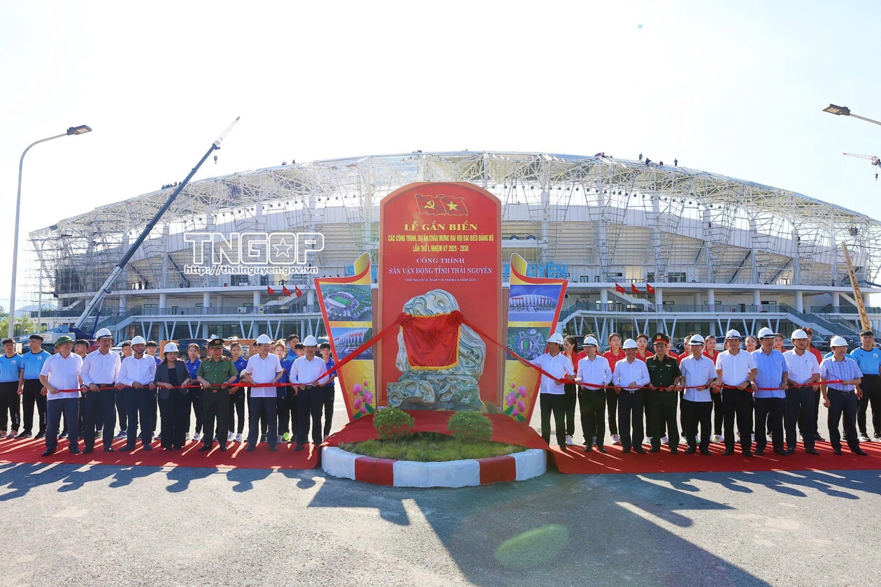 Thường trực Tỉnh ủy gắn biển công trình chào mừng Đại hội đại biểu Đảng bộ tỉnh lần thứ I, nhiệm kỳ 2025 - 2030